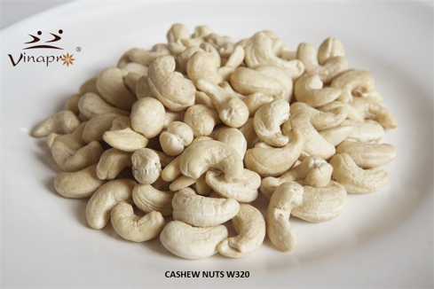 Which Cashew nuts without skin and Cashew nuts with skin is better?